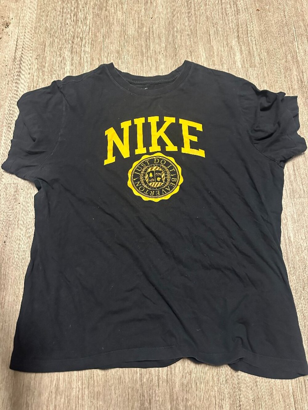 NEW Nike tee